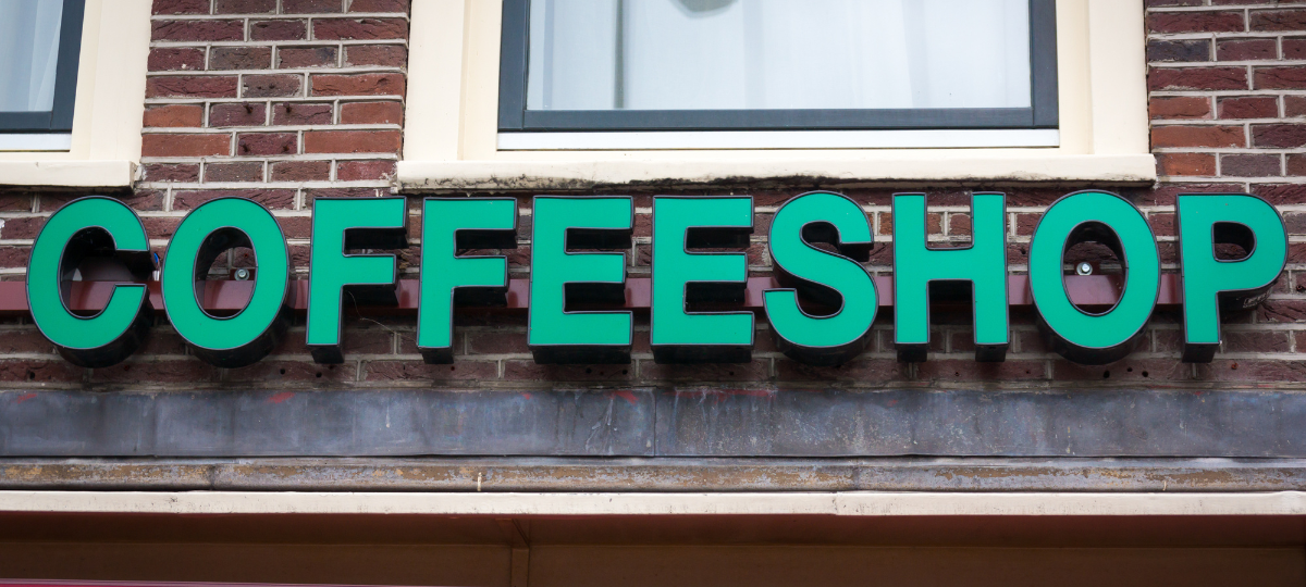 Čo sú to amsterdamské coffee shopy?